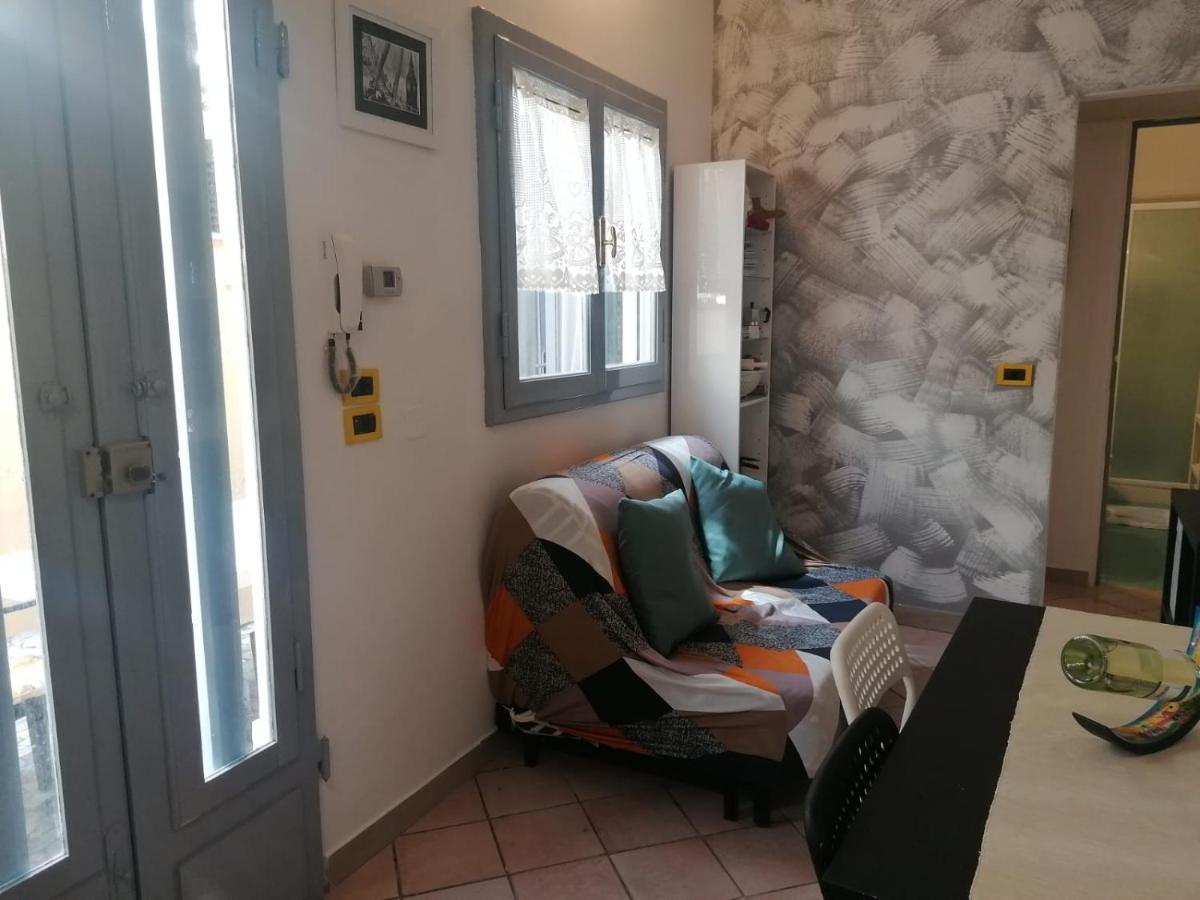 La Casina Giramondo Di Ele Viareggio Buitenkant foto