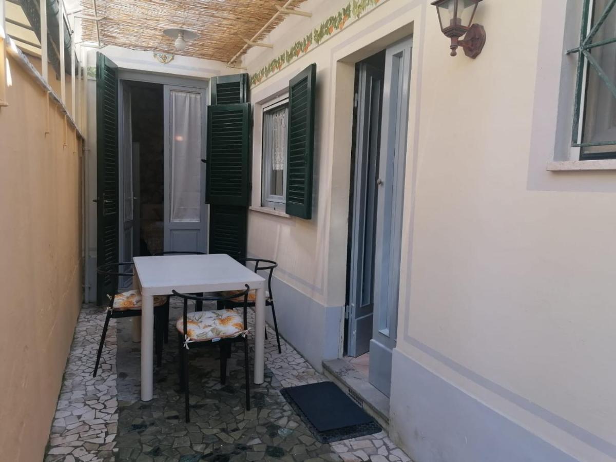 La Casina Giramondo Di Ele Viareggio Buitenkant foto