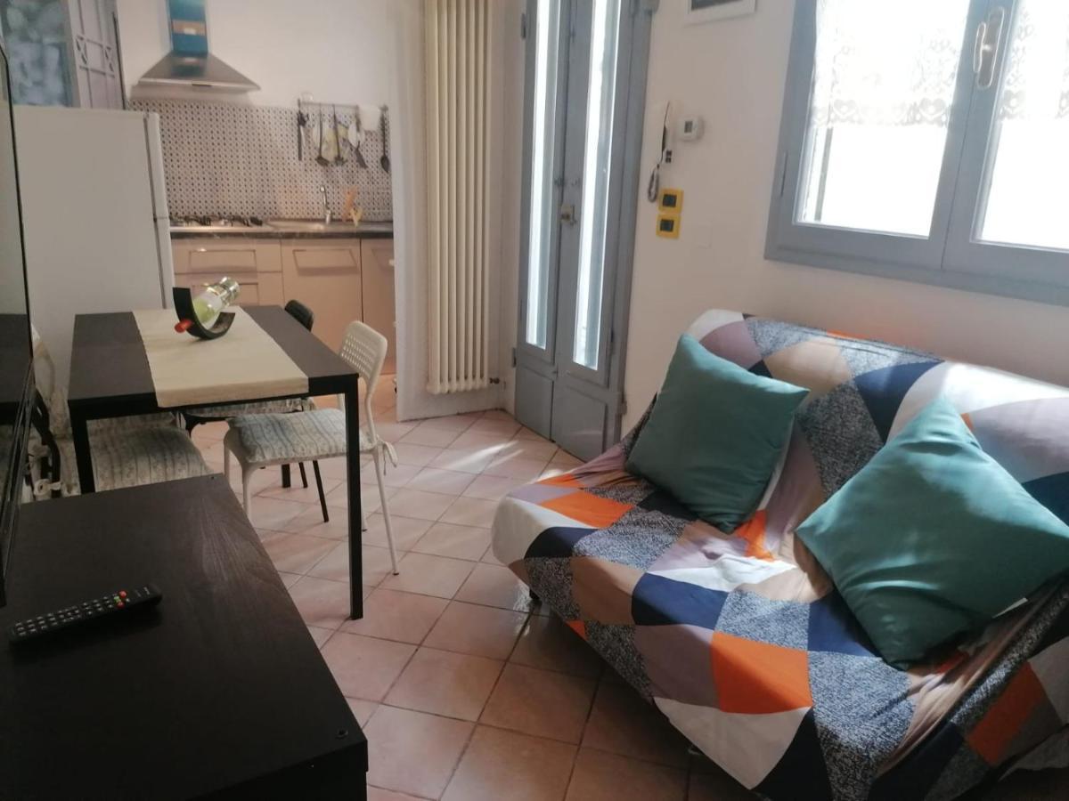 La Casina Giramondo Di Ele Viareggio Buitenkant foto