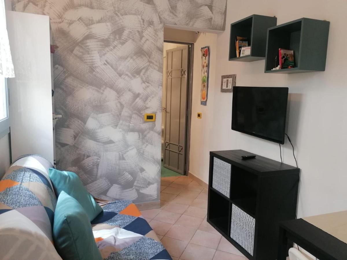 La Casina Giramondo Di Ele Viareggio Buitenkant foto